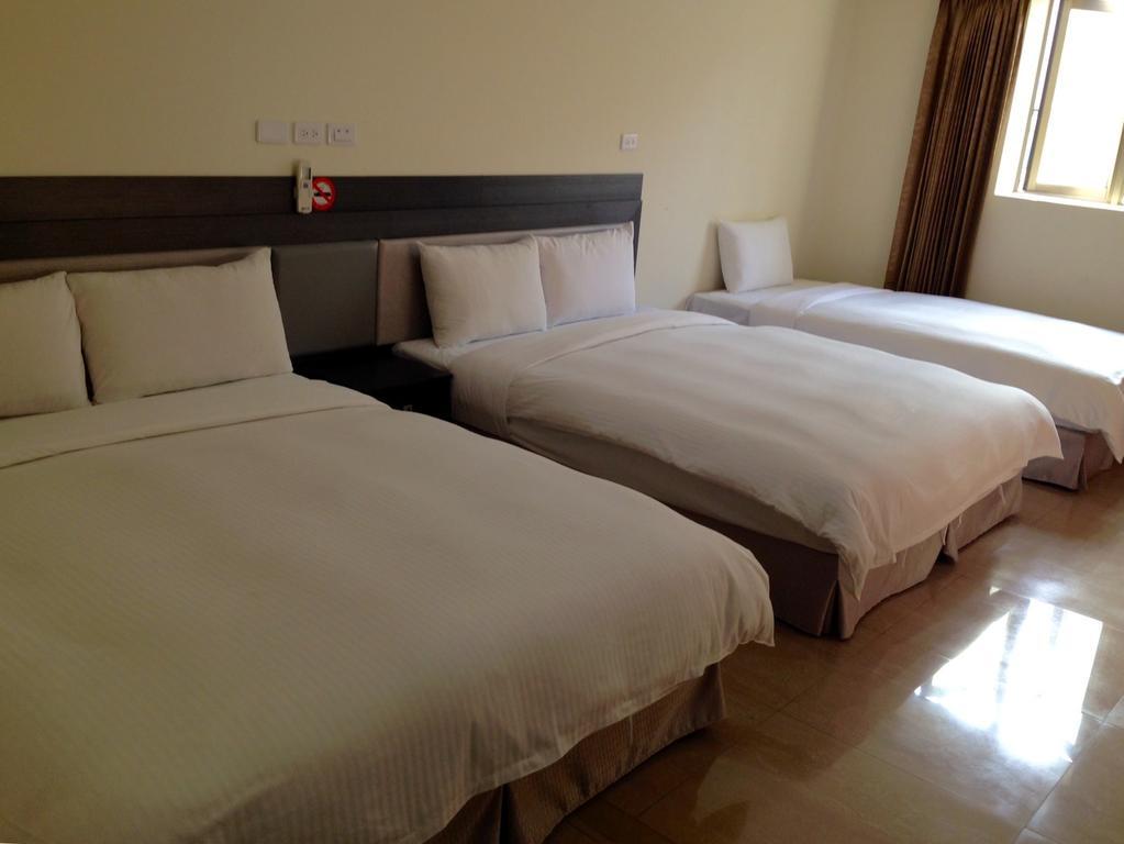 Big Bear Hotel Kaohsziung Kültér fotó
