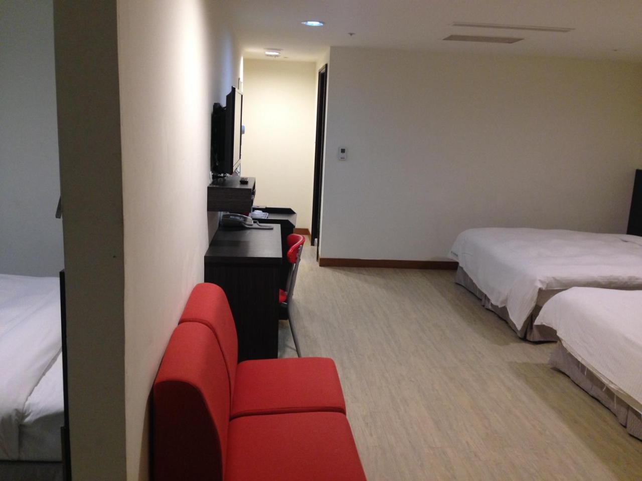 Big Bear Hotel Kaohsziung Kültér fotó